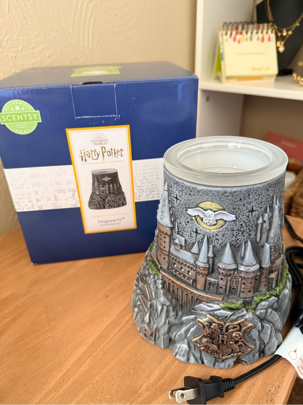 Scentsy Harry Potter Hogwarts Castle Warmer - Gray with Gold & Brown Accents